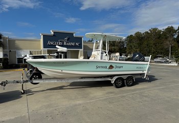 2017 Robalo 246 Cayman  Boat